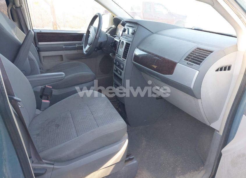 Photo 5 of 2010 Chrysler Town & COUNTRY TOURING (VIN 2A4RR5D14AR233541)