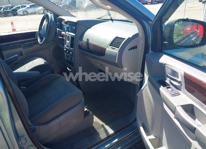 Photo 5 of 2010 Chrysler Town & COUNTRY TOURING (VIN 2A4RR5D14AR279838)