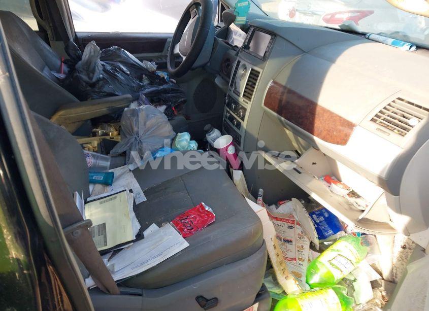 Photo 5 of 2010 Chrysler Town & COUNTRY TOURING (VIN 2A4RR5D14AR315480)