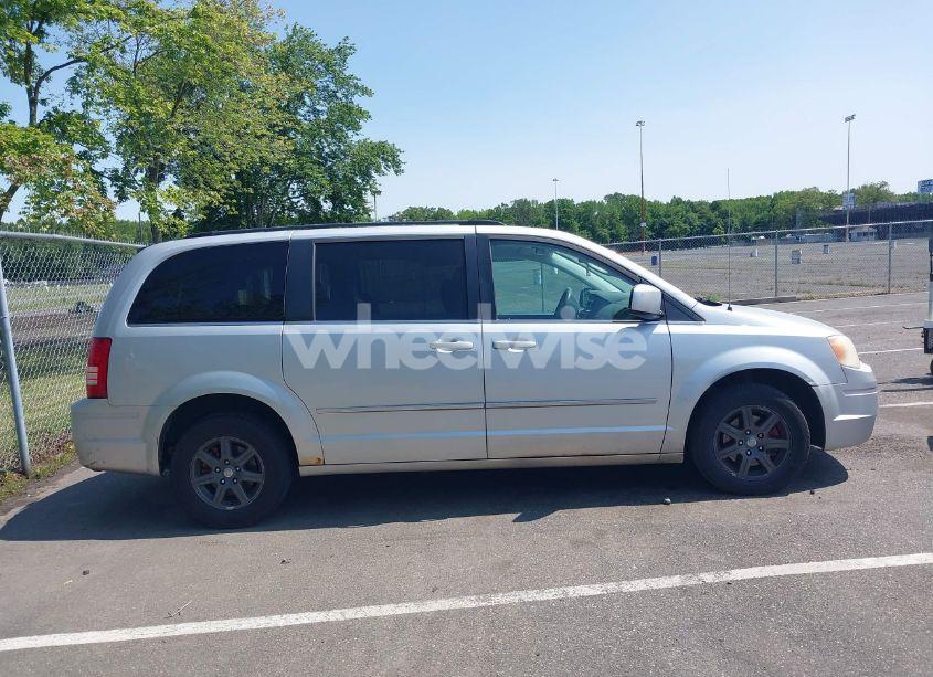 Photo 12 of 2010 Chrysler Town & COUNTRY TOURING (VIN 2A4RR5D14AR319240)