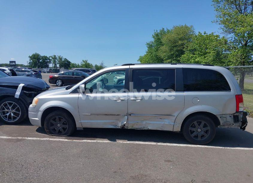 Photo 13 of 2010 Chrysler Town & COUNTRY TOURING (VIN 2A4RR5D14AR319240)