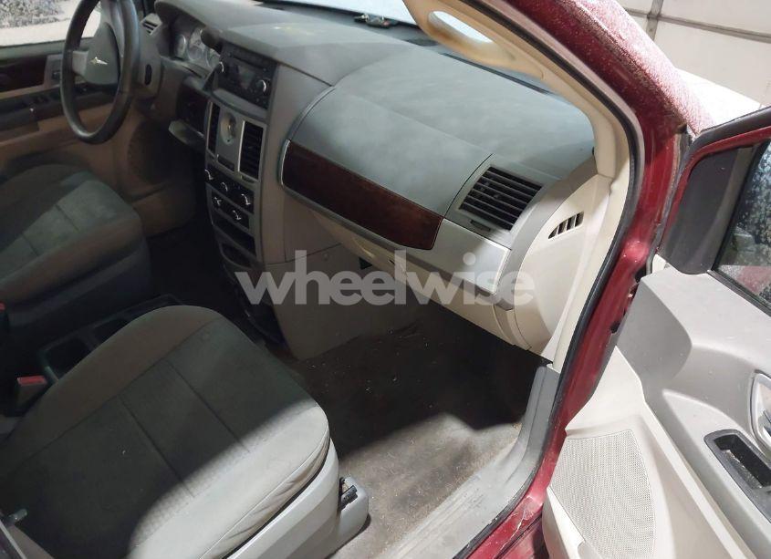 Photo 5 of 2010 Chrysler Town & COUNTRY TOURING (VIN 2A4RR5D14AR358247)