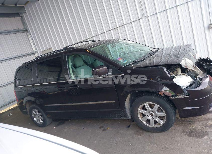 Photo 13 of 2010 Chrysler Town & COUNTRY TOURING (VIN 2A4RR5D14AR399400)