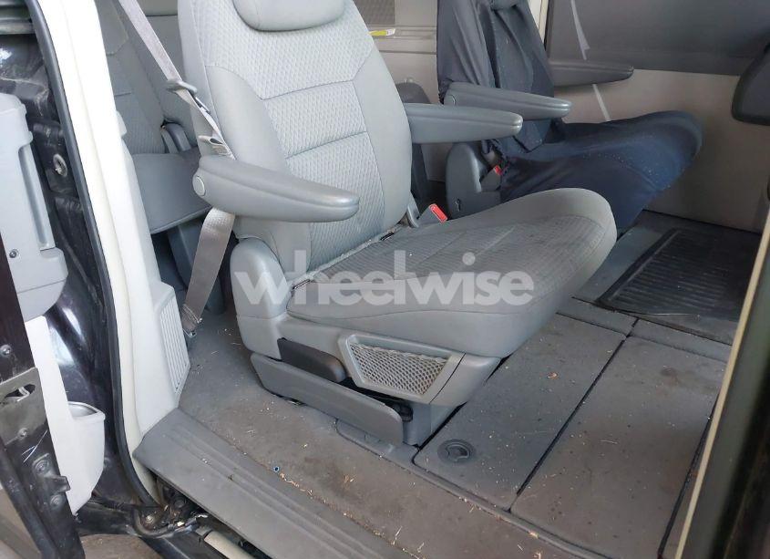 Photo 8 of 2010 Chrysler Town & COUNTRY TOURING (VIN 2A4RR5D14AR399400)