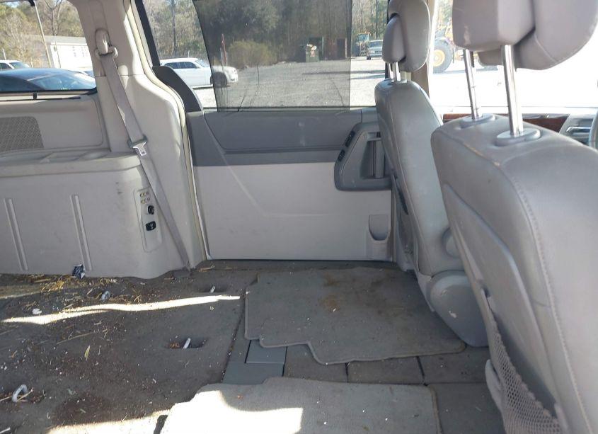 Photo 8 of 2010 Chrysler Town & COUNTRY TOURING (VIN 2A4RR5D14AR492983)