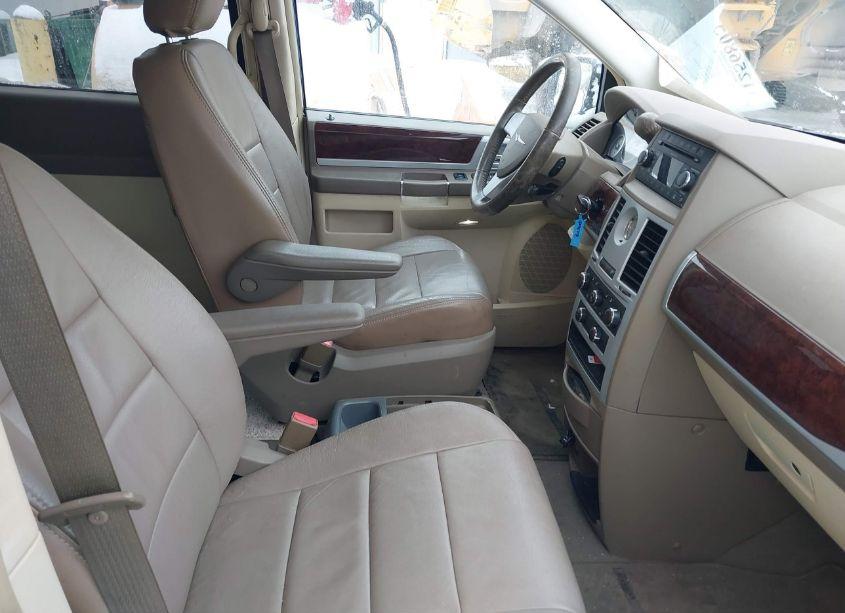 Photo 5 of 2010 Chrysler Town & COUNTRY TOURING (VIN 2A4RR5D15AR104790)