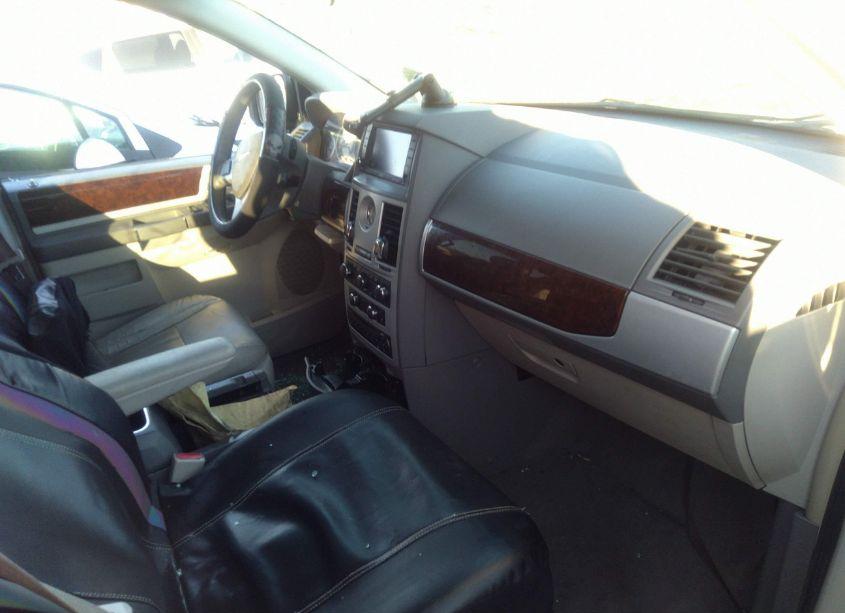 Photo 5 of 2010 Chrysler Town & COUNTRY TOURING (VIN 2A4RR5D15AR126708)