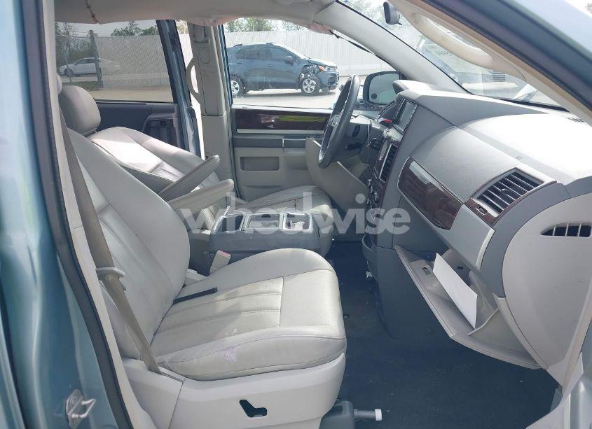 Photo 5 of 2010 Chrysler Town & COUNTRY TOURING (VIN 2A4RR5D15AR217588)