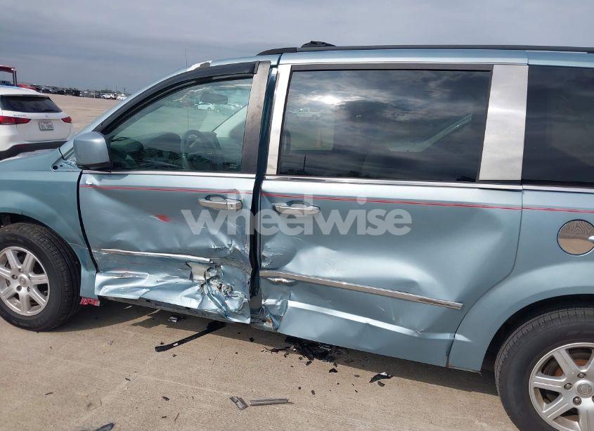 Photo 6 of 2010 Chrysler Town & COUNTRY TOURING (VIN 2A4RR5D15AR217588)