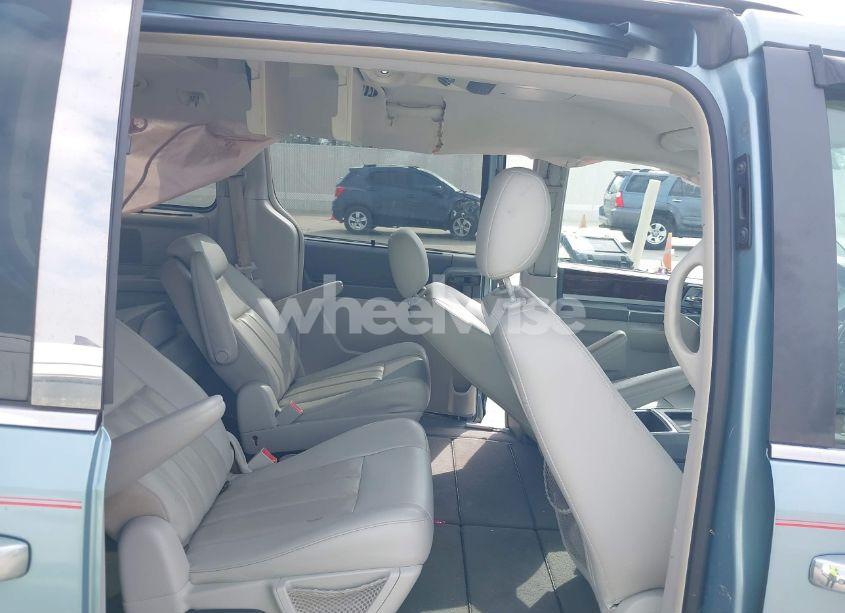 Photo 8 of 2010 Chrysler Town & COUNTRY TOURING (VIN 2A4RR5D15AR217588)