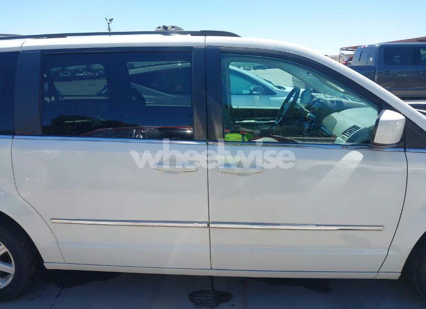 Photo 13 of 2010 Chrysler Town & COUNTRY TOURING (VIN 2A4RR5D15AR229109)