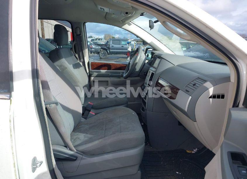 Photo 5 of 2010 Chrysler Town & COUNTRY TOURING (VIN 2A4RR5D15AR324107)