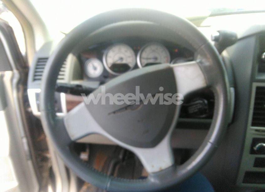 Photo 6 of 2010 Chrysler Town & COUNTRY TOURING (VIN 2A4RR5D15AR329095)