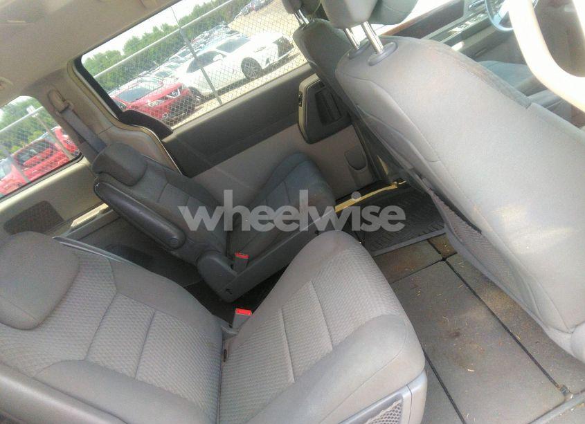 Photo 8 of 2010 Chrysler Town & COUNTRY TOURING (VIN 2A4RR5D15AR329095)