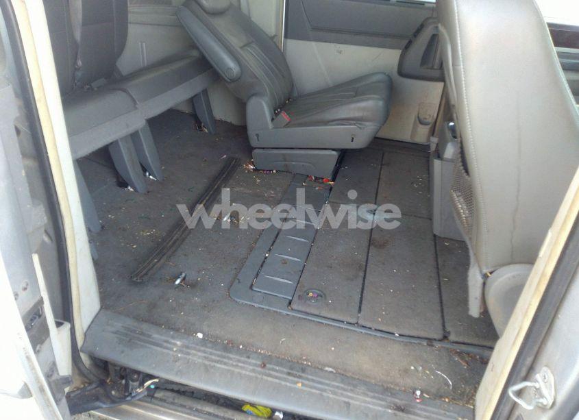 Photo 8 of 2010 Chrysler Town & COUNTRY TOURING (VIN 2A4RR5D16AR137264)