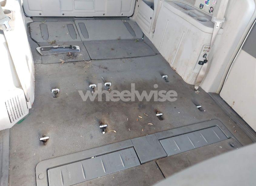 Photo 8 of 2010 Chrysler Town & COUNTRY TOURING (VIN 2A4RR5D16AR142951)