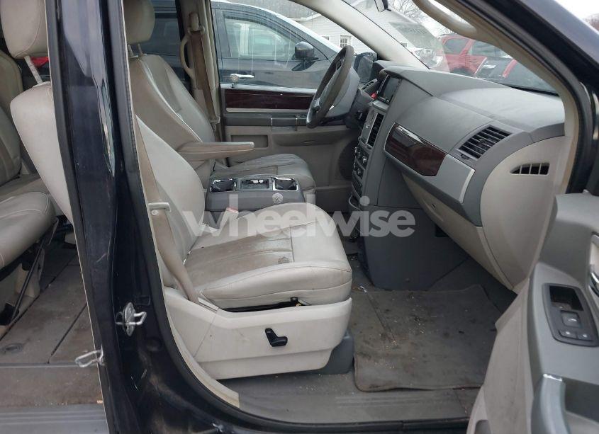 Photo 5 of 2010 Chrysler Town & COUNTRY TOURING (VIN 2A4RR5D16AR162729)