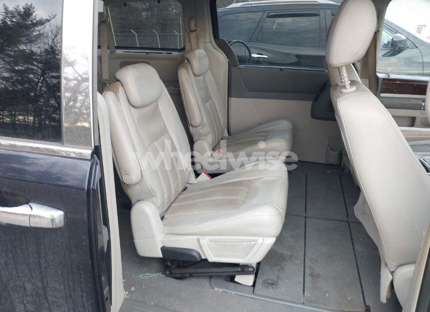 Photo 8 of 2010 Chrysler Town & COUNTRY TOURING (VIN 2A4RR5D16AR162729)