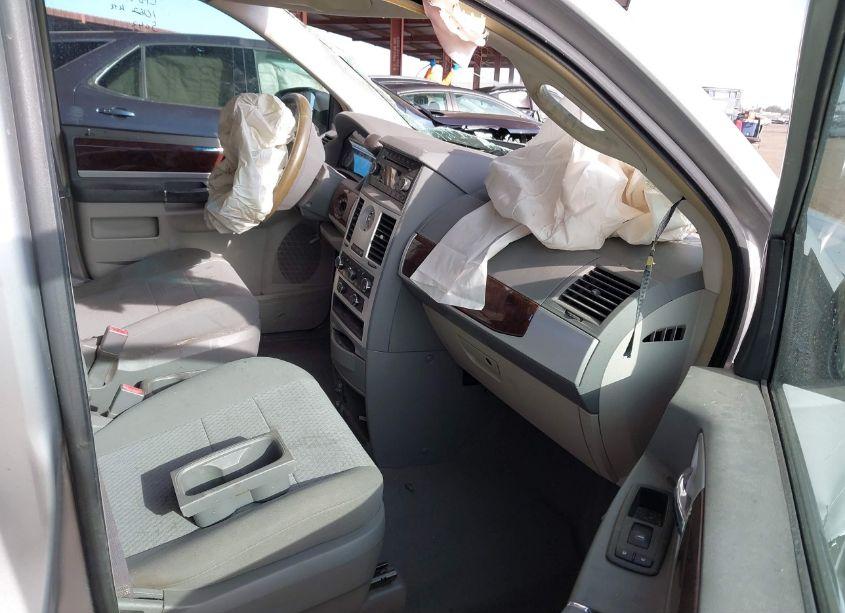 Photo 5 of 2010 Chrysler Town & COUNTRY TOURING (VIN 2A4RR5D16AR285043)