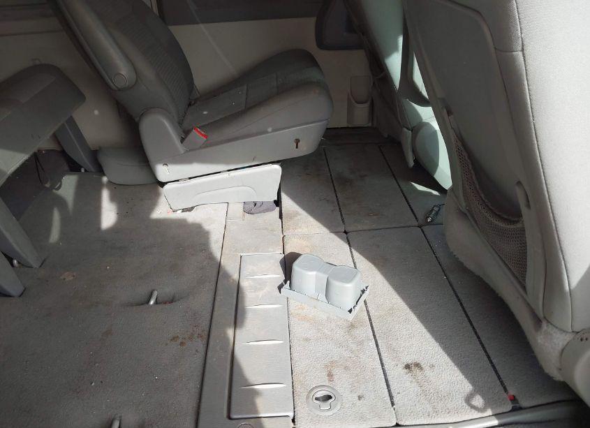 Photo 8 of 2010 Chrysler Town & COUNTRY TOURING (VIN 2A4RR5D16AR285043)