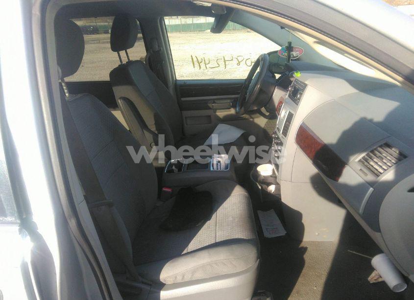 Photo 5 of 2010 Chrysler Town & COUNTRY TOURING (VIN 2A4RR5D17AR105004)