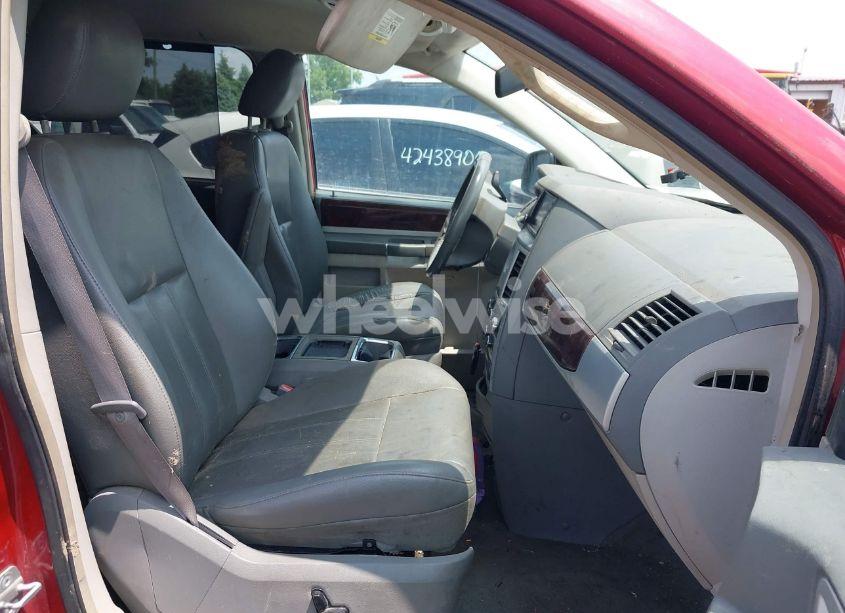 Photo 5 of 2010 Chrysler Town & COUNTRY TOURING (VIN 2A4RR5D17AR109036)