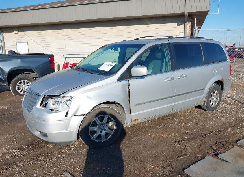 Photo 2 of 2010 Chrysler Town & COUNTRY TOURING (VIN 2A4RR5D17AR119369)