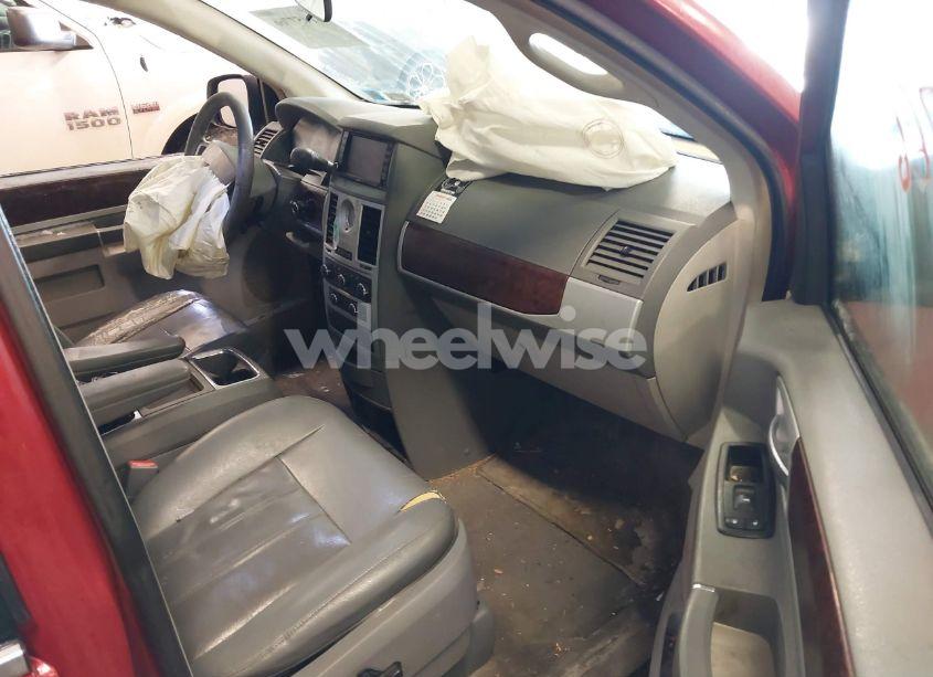 Photo 5 of 2010 Chrysler Town & COUNTRY TOURING (VIN 2A4RR5D17AR130114)