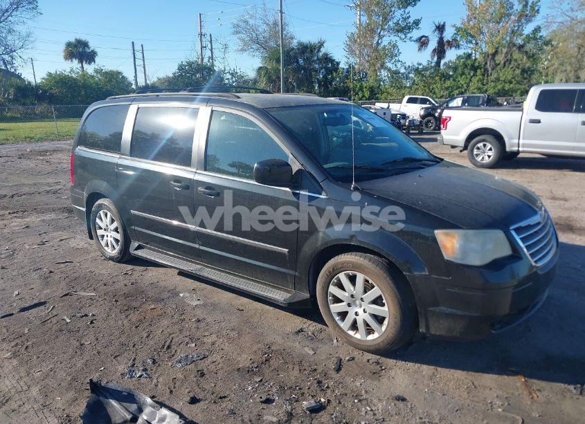 2010 Chrysler Town & COUNTRY TOURING (VIN 2A4RR5D17AR169995) main photo