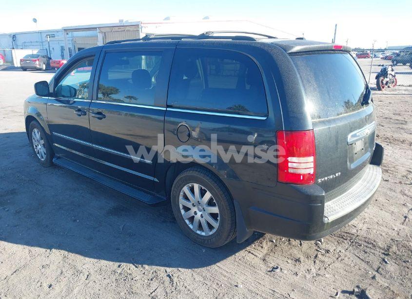 Photo 3 of 2010 Chrysler Town & COUNTRY TOURING (VIN 2A4RR5D17AR169995)