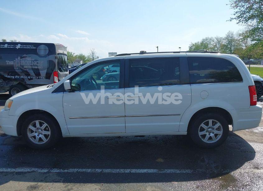 Photo 14 of 2010 Chrysler Town & COUNTRY TOURING (VIN 2A4RR5D17AR189762)