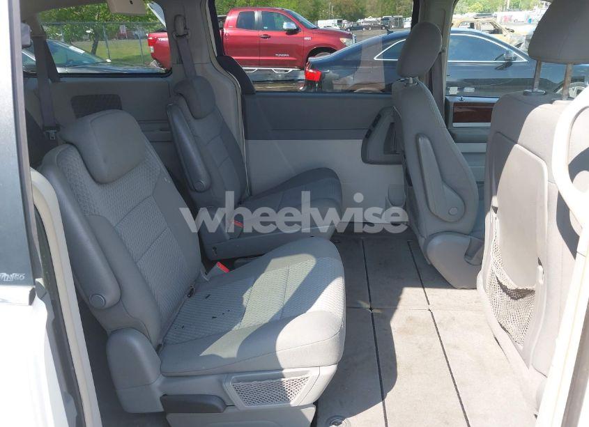 Photo 8 of 2010 Chrysler Town & COUNTRY TOURING (VIN 2A4RR5D17AR189762)