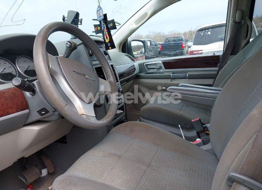 Photo 5 of 2010 Chrysler Town & COUNTRY TOURING (VIN 2A4RR5D17AR198123)