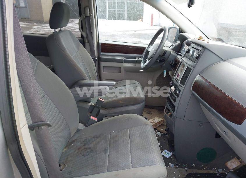 Photo 5 of 2010 Chrysler Town & COUNTRY TOURING (VIN 2A4RR5D17AR221819)