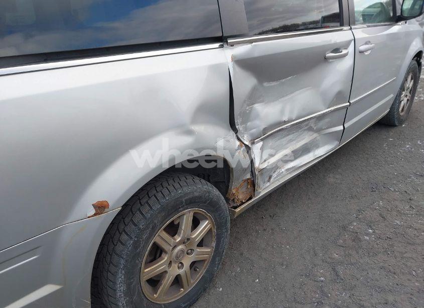 Photo 6 of 2010 Chrysler Town & COUNTRY TOURING (VIN 2A4RR5D17AR221819)