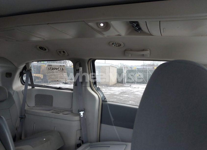 Photo 8 of 2010 Chrysler Town & COUNTRY TOURING (VIN 2A4RR5D17AR221819)