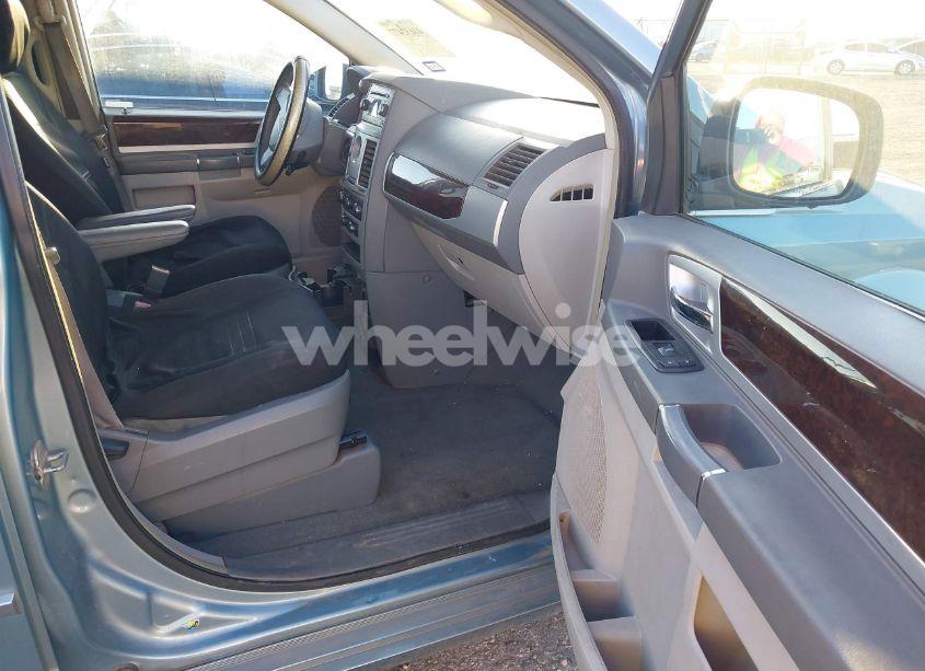 Photo 5 of 2010 Chrysler Town & COUNTRY TOURING (VIN 2A4RR5D17AR233498)