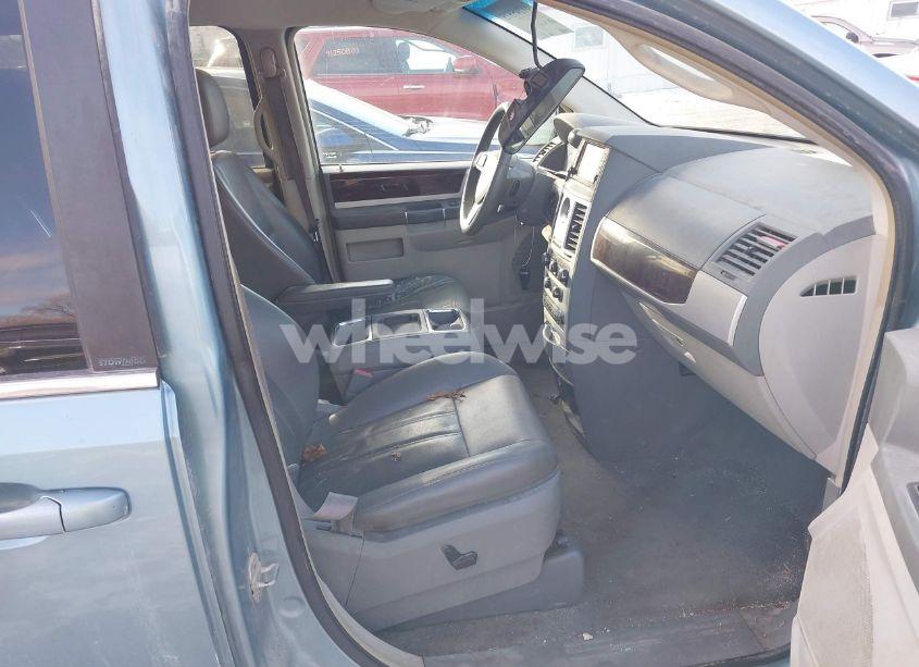 Photo 5 of 2010 Chrysler Town & COUNTRY TOURING (VIN 2A4RR5D17AR241438)