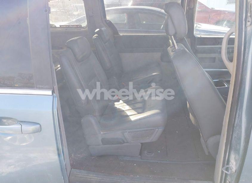 Photo 8 of 2010 Chrysler Town & COUNTRY TOURING (VIN 2A4RR5D17AR241438)