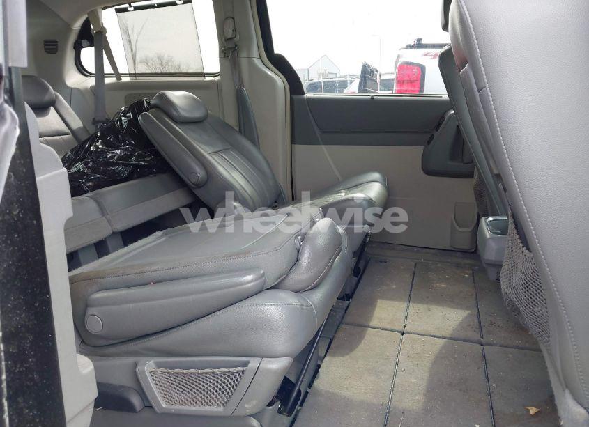 Photo 8 of 2010 Chrysler Town & COUNTRY TOURING (VIN 2A4RR5D17AR351227)