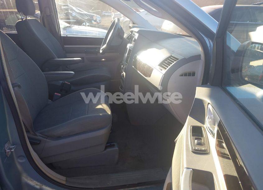 Photo 5 of 2010 Chrysler Town & COUNTRY TOURING (VIN 2A4RR5D17AR359148)