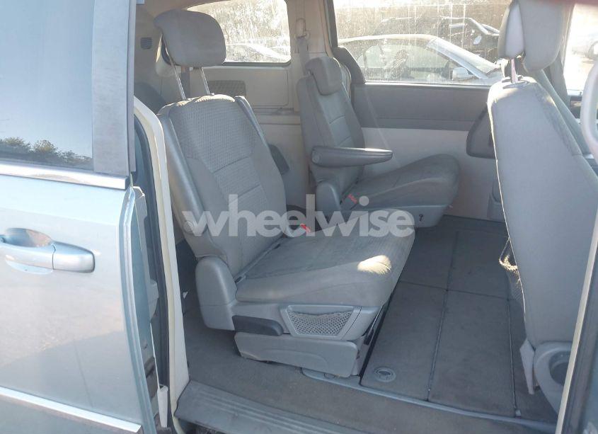 Photo 8 of 2010 Chrysler Town & COUNTRY TOURING (VIN 2A4RR5D17AR359148)