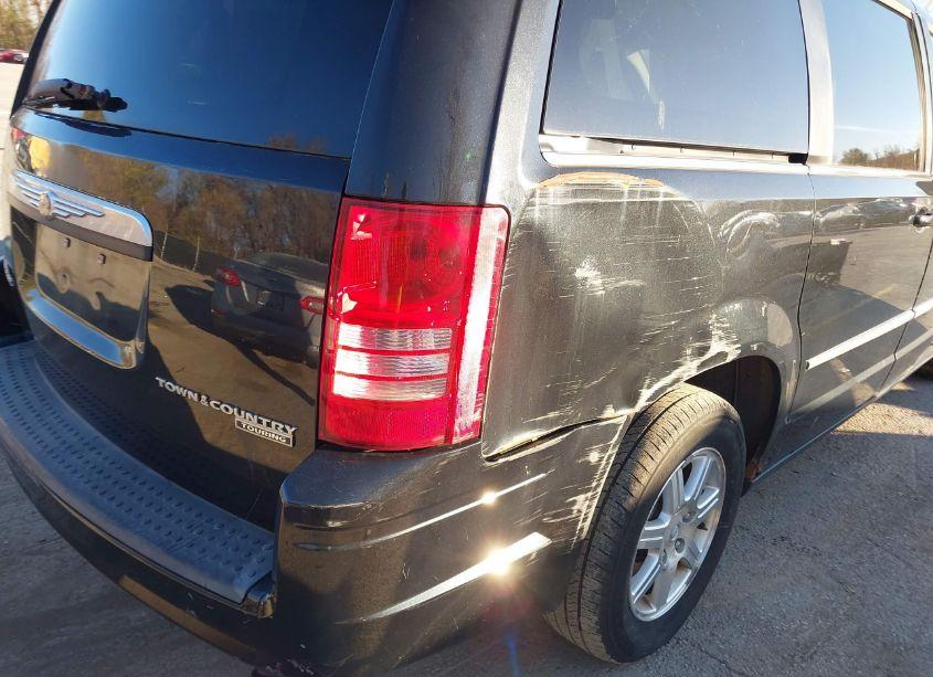 Photo 6 of 2010 Chrysler Town & COUNTRY TOURING (VIN 2A4RR5D18AR105058)