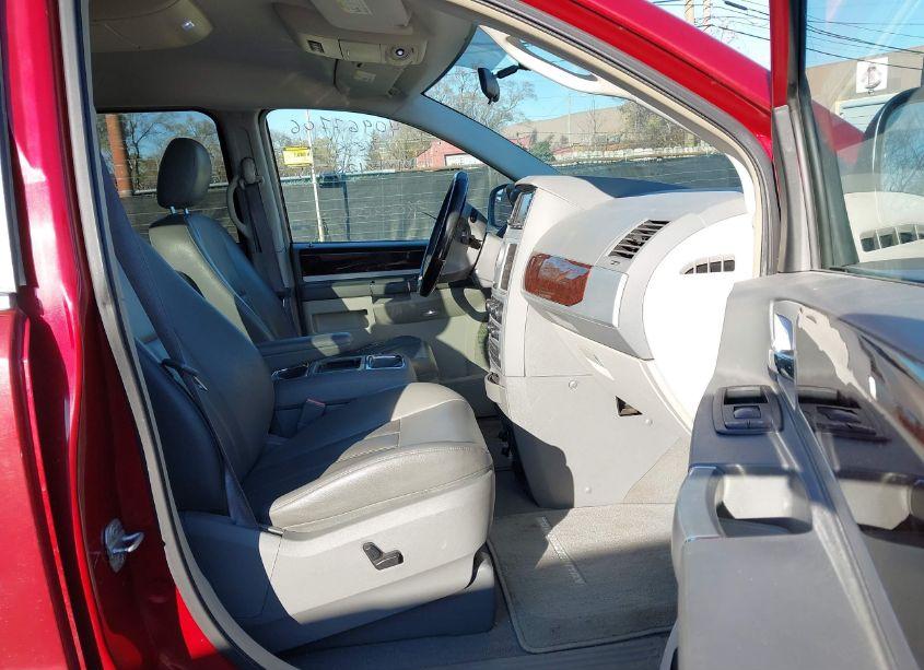 Photo 5 of 2010 Chrysler Town & COUNTRY TOURING (VIN 2A4RR5D18AR128792)