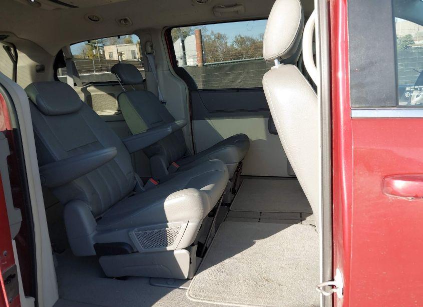 Photo 8 of 2010 Chrysler Town & COUNTRY TOURING (VIN 2A4RR5D18AR128792)