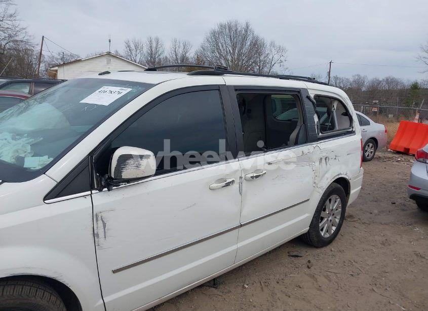 Photo 12 of 2010 Chrysler Town & COUNTRY TOURING (VIN 2A4RR5D18AR133877)