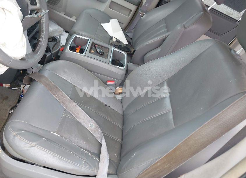 Photo 20 of 2010 Chrysler Town & COUNTRY TOURING (VIN 2A4RR5D18AR133877)