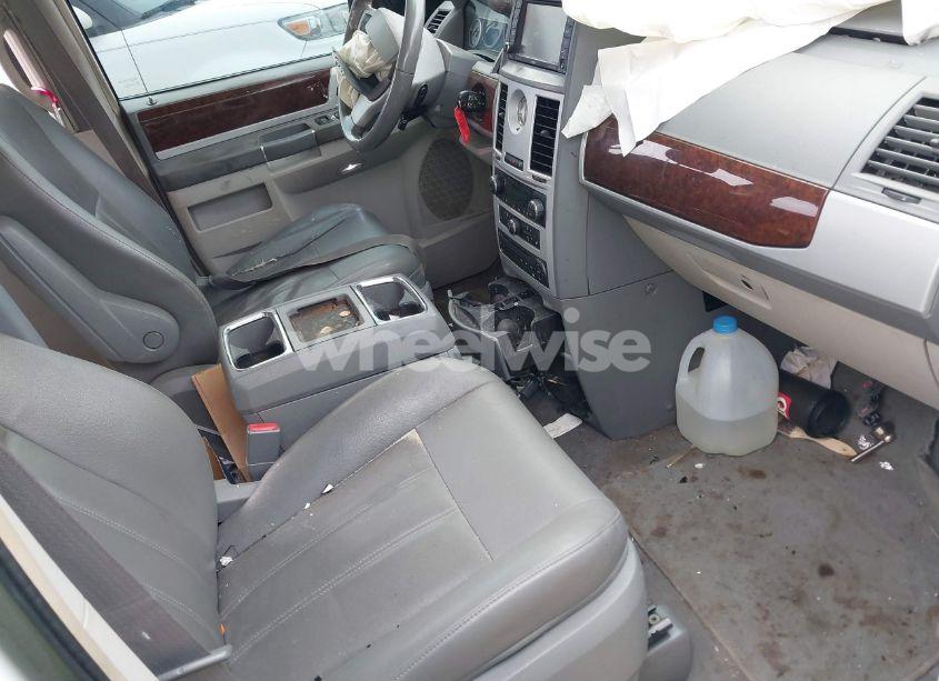 Photo 5 of 2010 Chrysler Town & COUNTRY TOURING (VIN 2A4RR5D18AR133877)