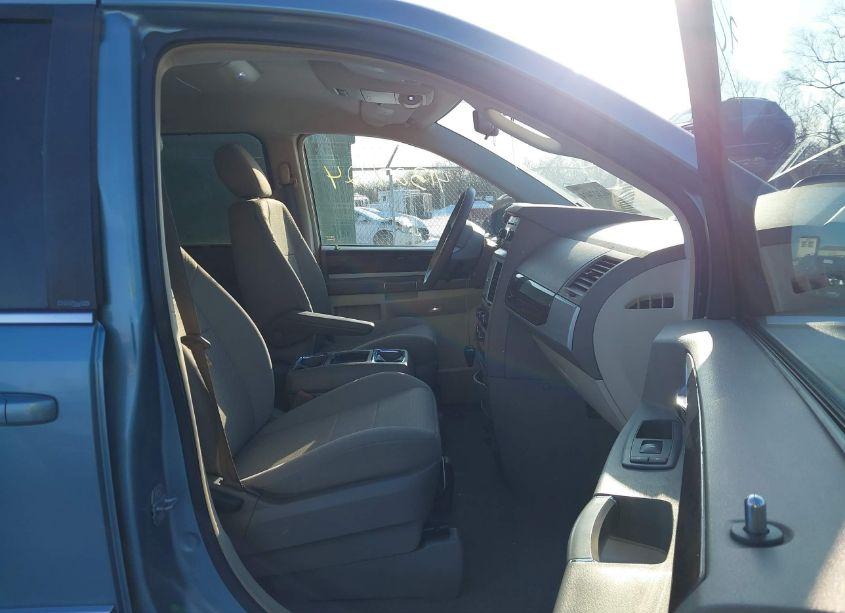 Photo 5 of 2010 Chrysler Town & COUNTRY TOURING (VIN 2A4RR5D18AR148637)