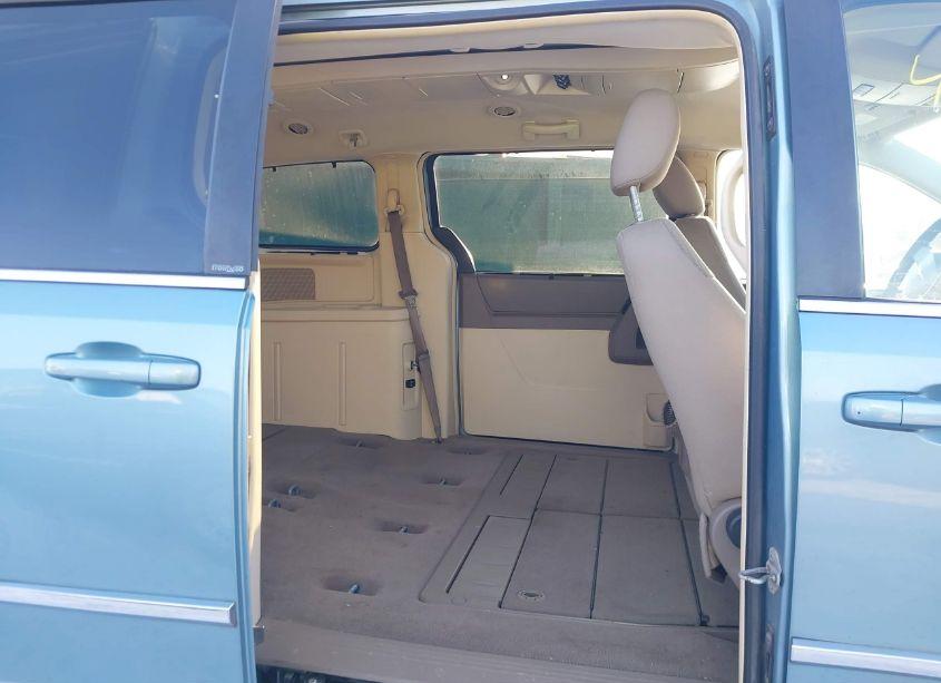 Photo 8 of 2010 Chrysler Town & COUNTRY TOURING (VIN 2A4RR5D18AR148637)